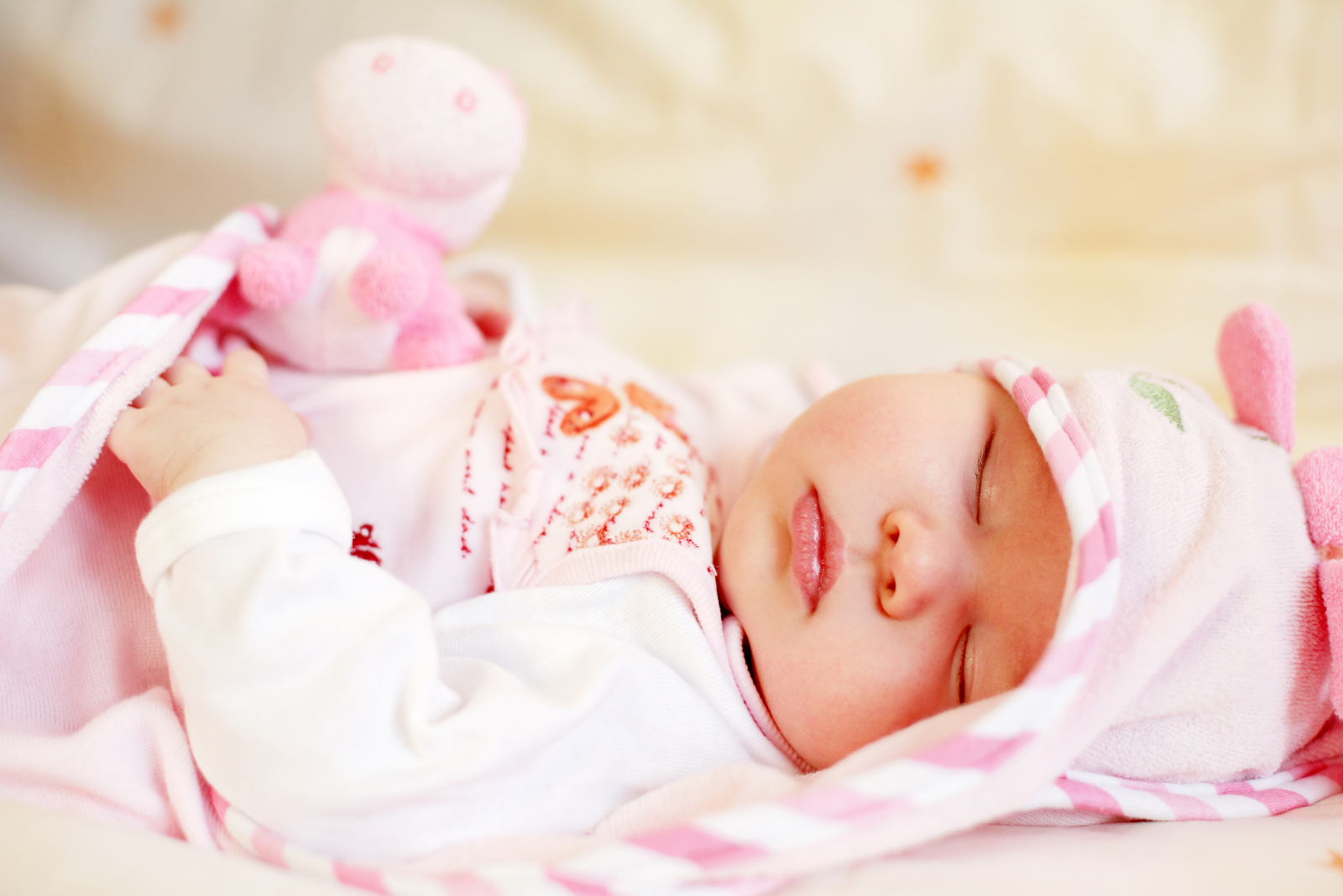 Фото ребенка девочки новорожденной спящий